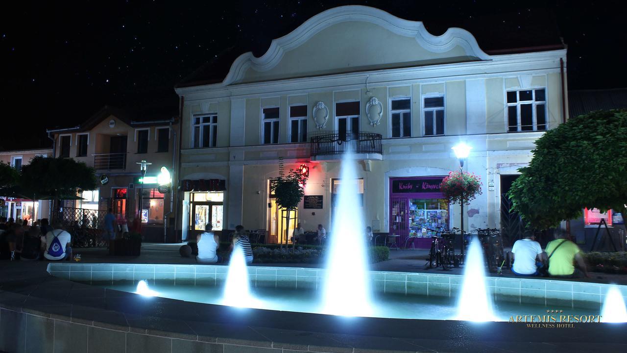 Artemis Resort Wellness Hotel Štúrovo Extérieur photo